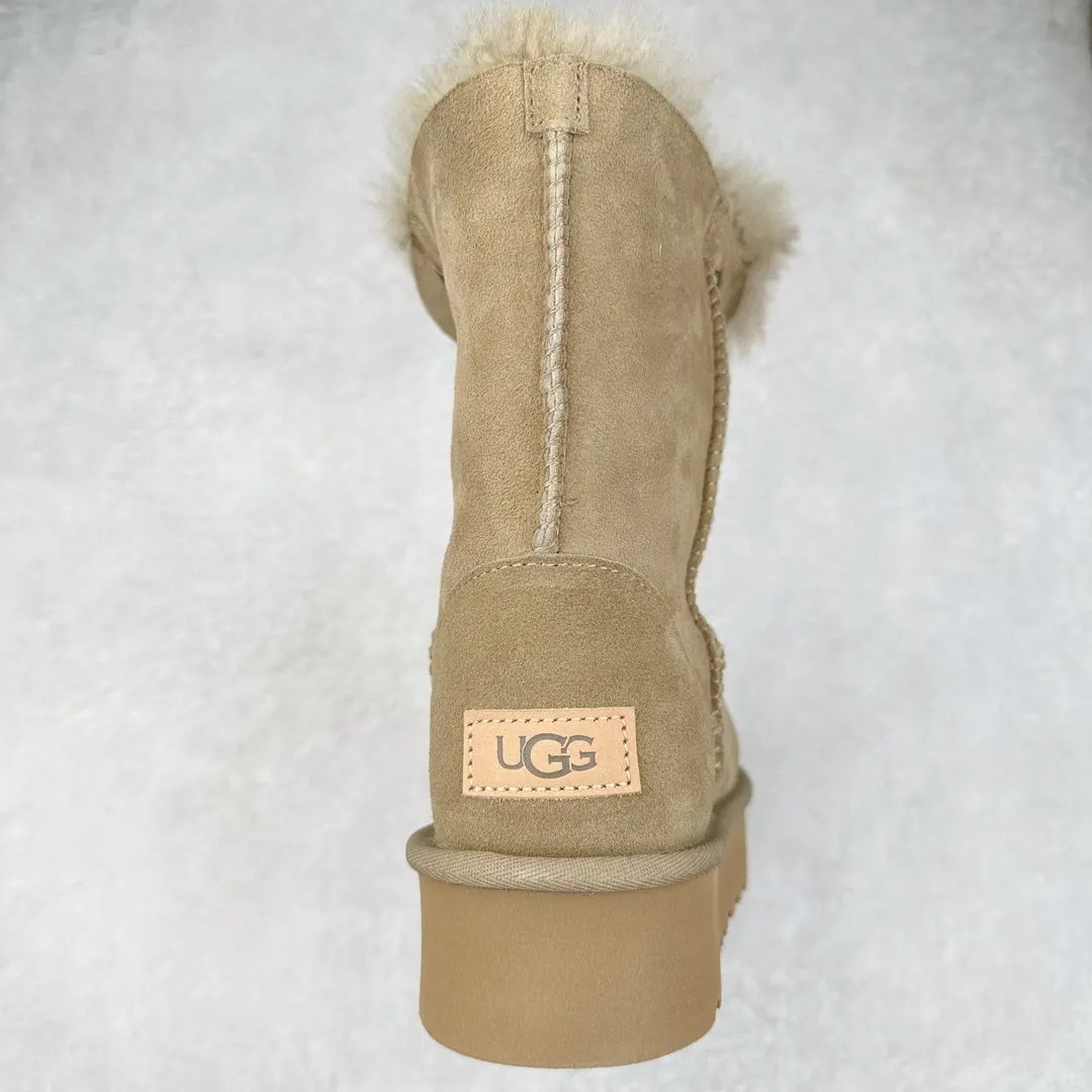 Pick up locally 💰600 UGG 1696 goddess style autumn and winter sheepskin and fur integrated snow boots. All shoes are made from the same factory as ZP. Longfeng A-grade Australian imported sheepskin and fur integrated women's boots. Brand OEM production line. Fully follow the ZP process. OEM original pattern maker. Adhering to the principle of no original shoes and no development selection. Pay attention to every detail. The most authentic version on the market TREADLITE "Light Wing" technology outsole Lightweight/durable/flexible/pile size: 35 36 37 38 39 40 Coding: by3936010